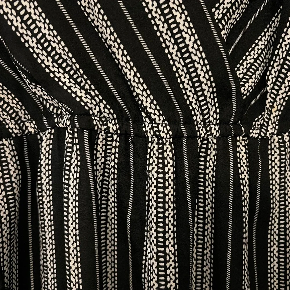 flowy patterned jumpsuit 〰️ - Picture 2 of 3
